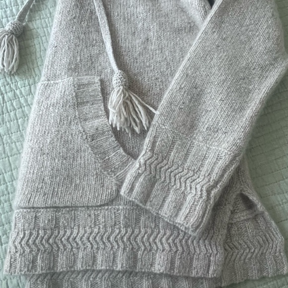 Sweater size M/L Faherty brand Like new 100% cashmere - Picture 5 of 6